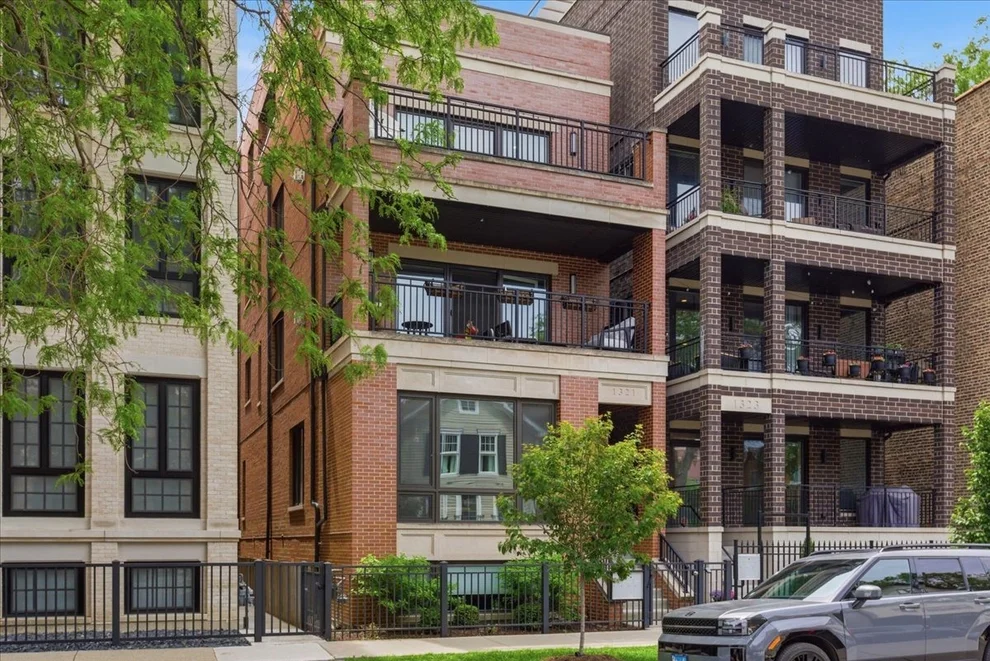 Unit for sale at 1321 W Wrightwood Avenue, Chicago, IL 60614