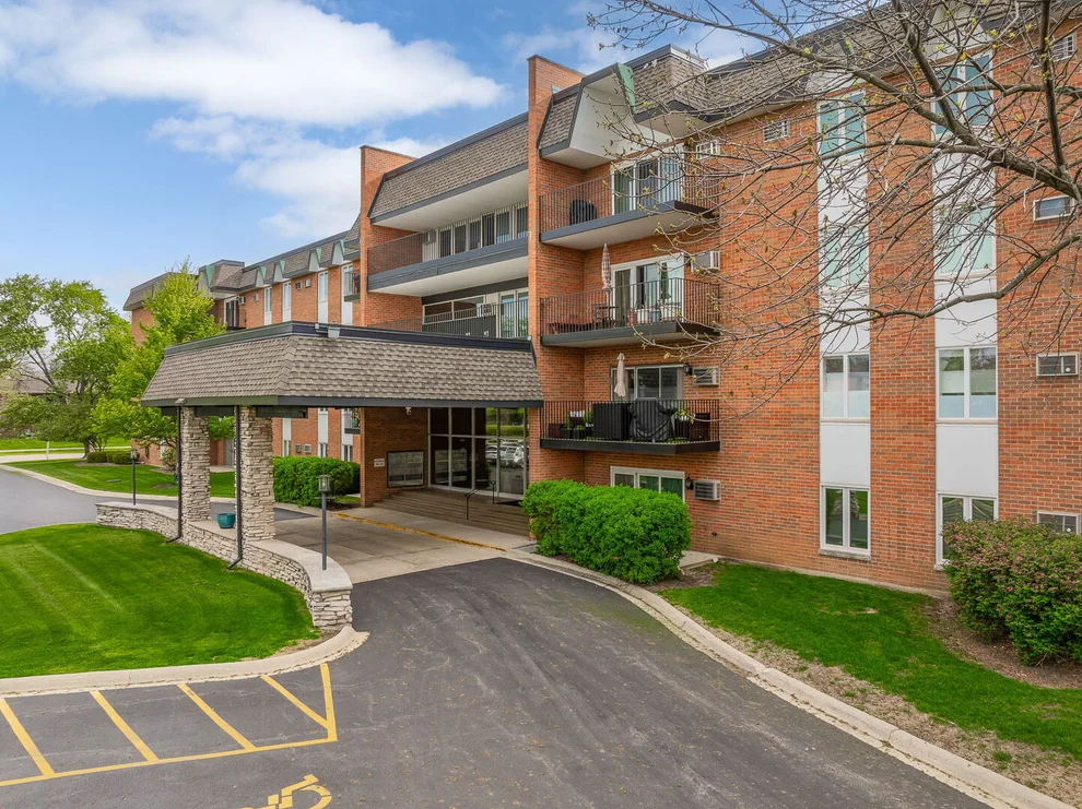 Unit for sale at 4221 Saratoga Avenue, Downers Grove, IL 60515