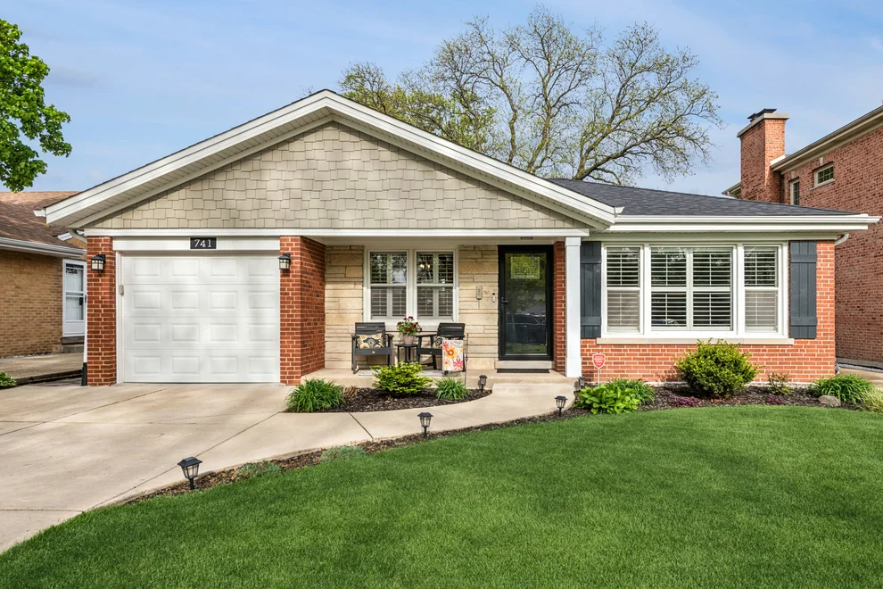 Unit for sale at 741 N Lincoln Avenue, Park Ridge, IL 60068