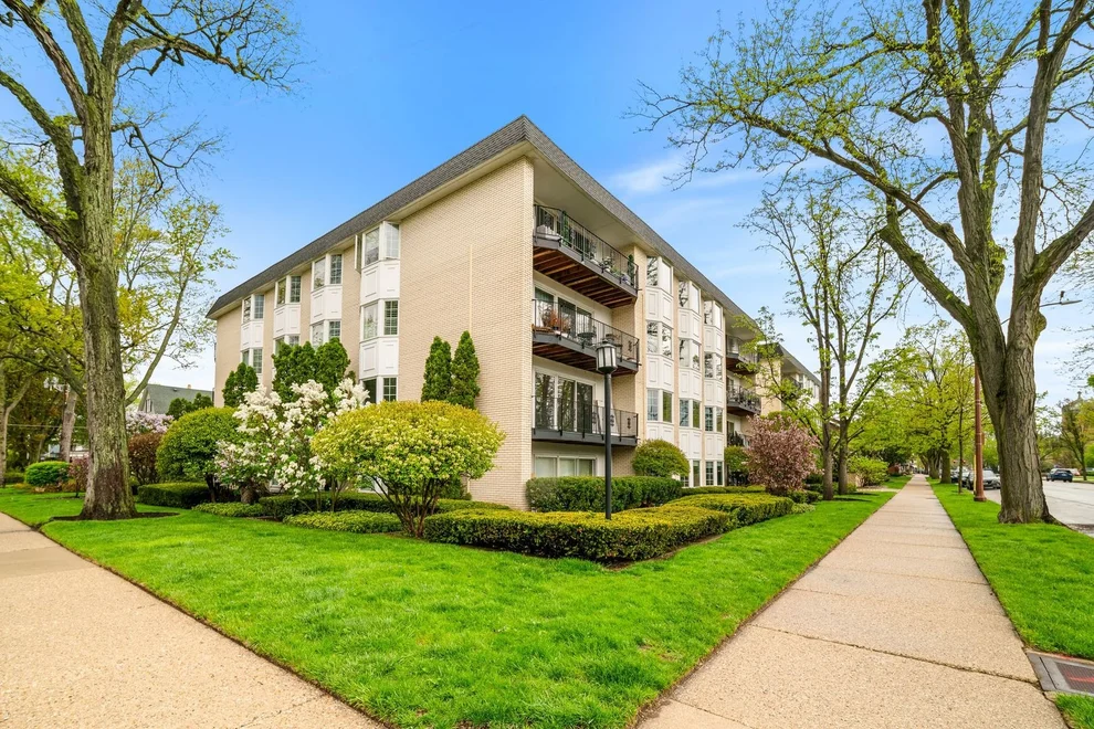 Unit for sale at 701 Ridge Road, Wilmette, IL 60091
