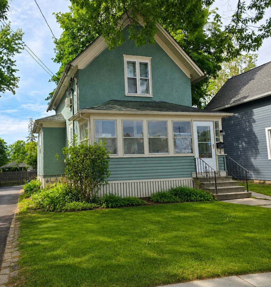 Unit for sale at 571 Walnut Avenue, Elgin, IL 60123