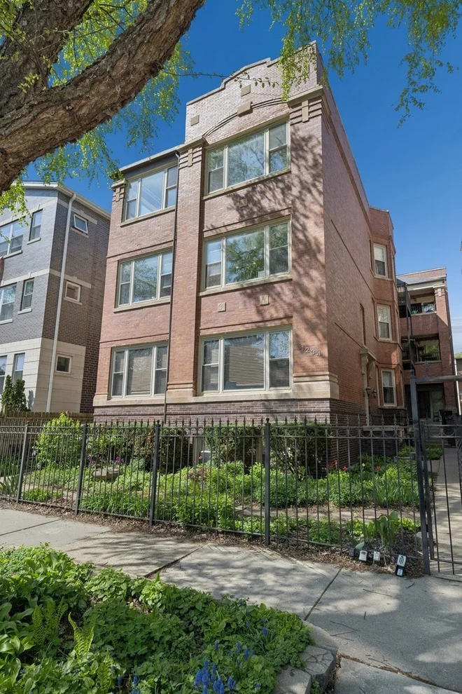 Unit for sale at 1234 W ARGYLE Street, Chicago, IL 60640