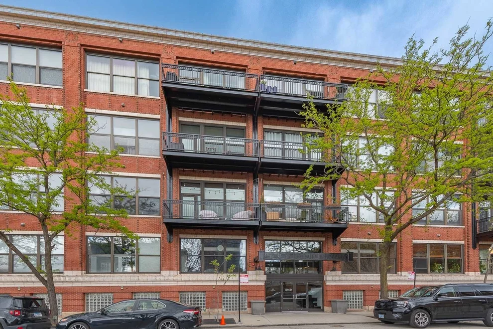 Unit for sale at 1040 W Adams Street, Chicago, IL 60607