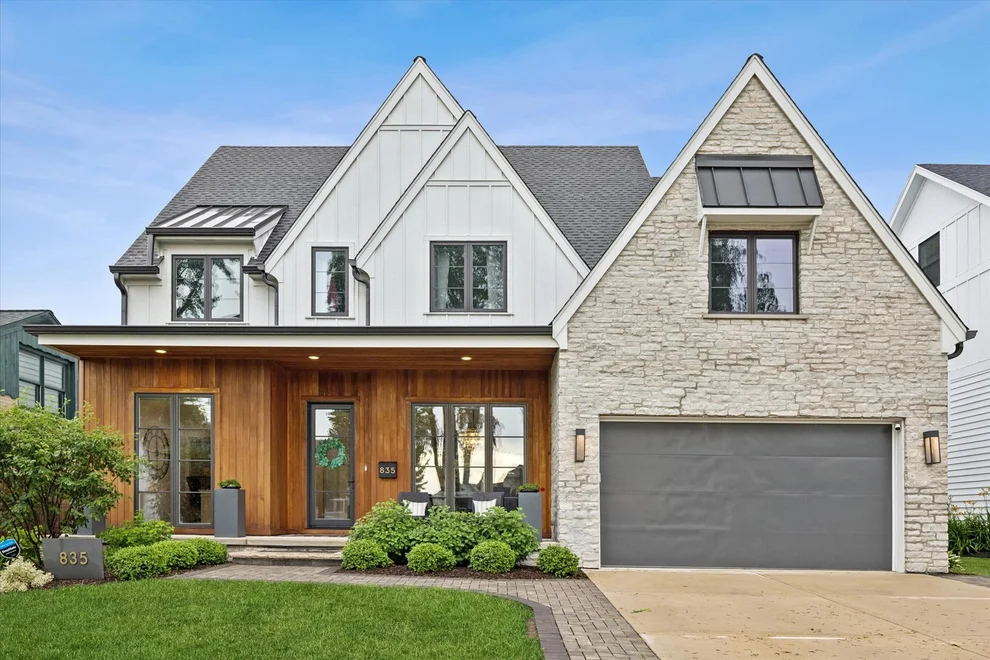 Unit for sale at 835 S Cambridge Avenue, Elmhurst, IL 60126