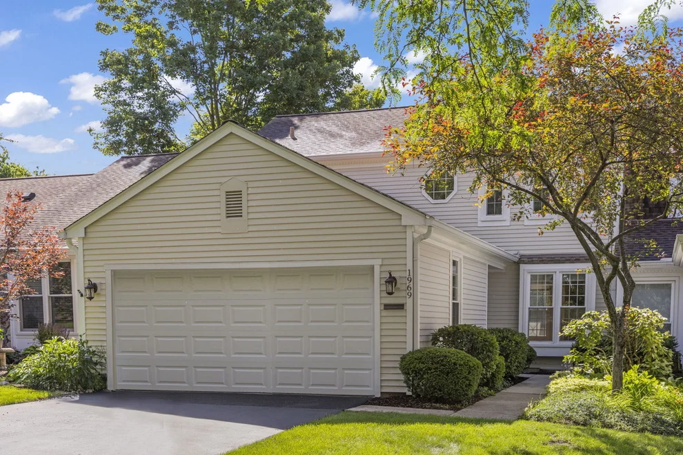 Unit for sale at 1969 Wexford Circle, Wheaton, IL 60189