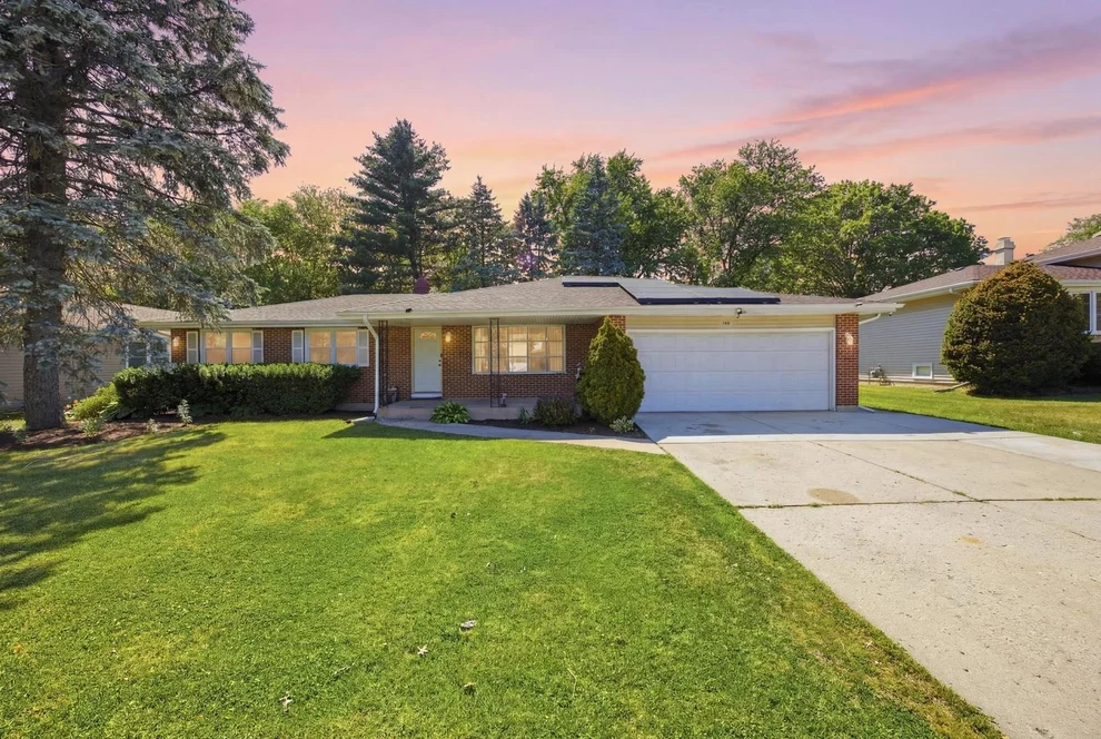 Unit for sale at 904 Chippewa Drive, Elgin, IL 60120