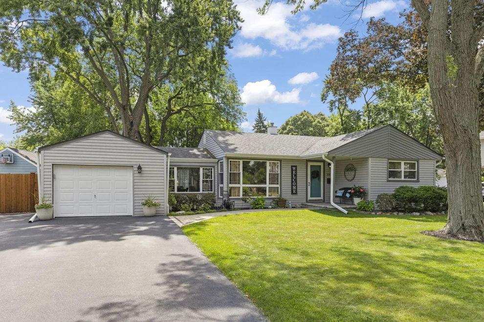 Unit for sale at 2304 Meadow Drive, Rolling Meadows, IL 60008