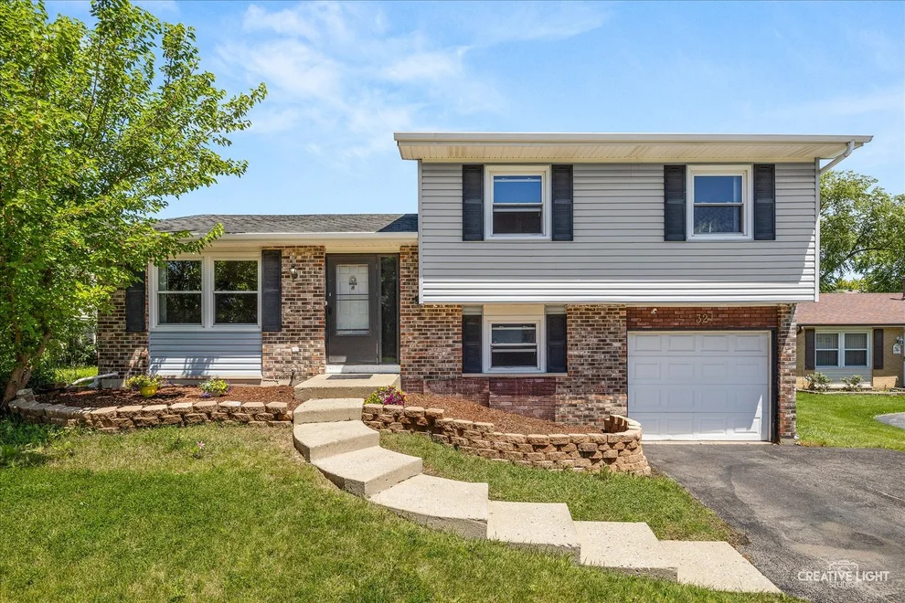 Unit for sale at 32 W Schubert Avenue, Glendale Heights, IL 60139