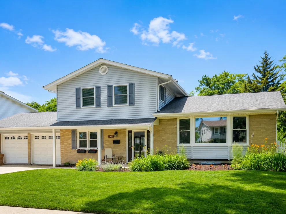 Unit for sale at 1320 E Sanborn Drive, Palatine, IL 60074