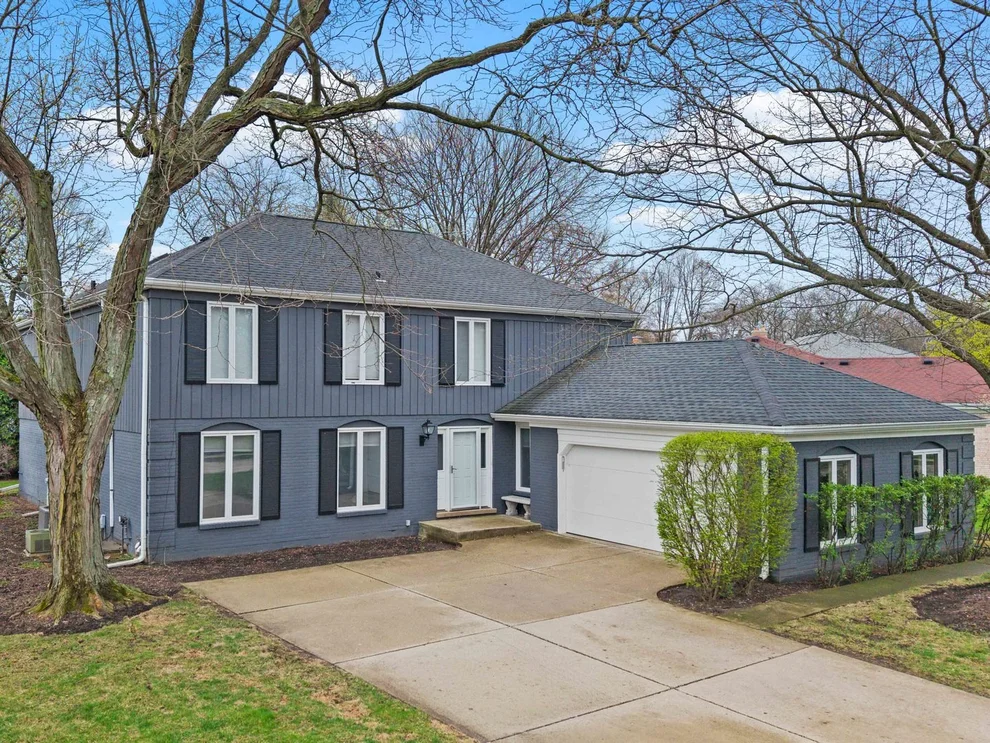 Unit for sale at 2409 The Strand, Northbrook, IL 60062