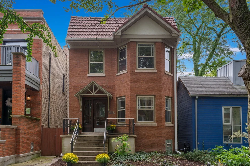Unit for sale at 1335 W Hollywood Avenue, Chicago, IL 60660