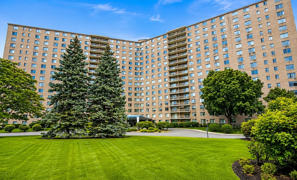 Unit for sale at 7061 N Kedzie Avenue, Chicago, IL 60645