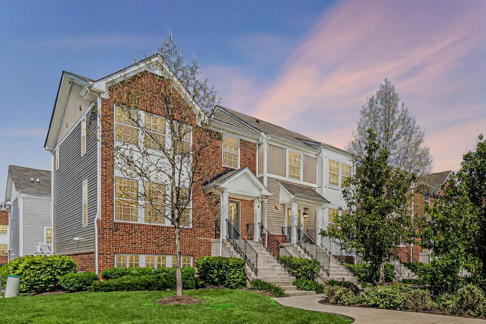 Unit for sale at 35 Nicholas Drive W, Des Plaines, IL 60016