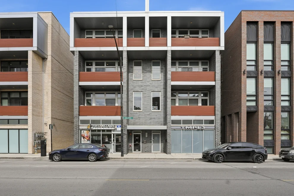 Unit for sale at 2825 N Halsted Street, Chicago, IL 60657