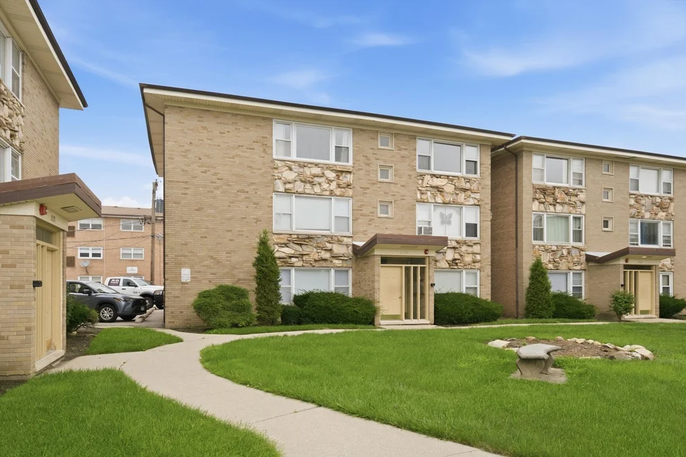 Unit for sale at 3170 W Meadow Lane, Merrionette Park, IL 60803