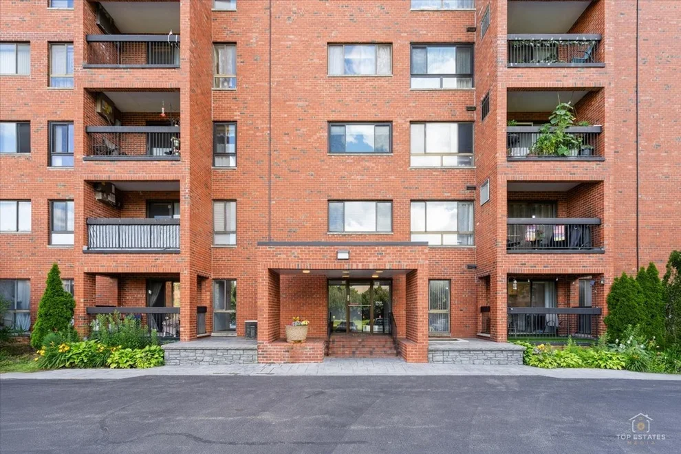 Unit for sale at 3700 Capri Court, Glenview, IL 60025