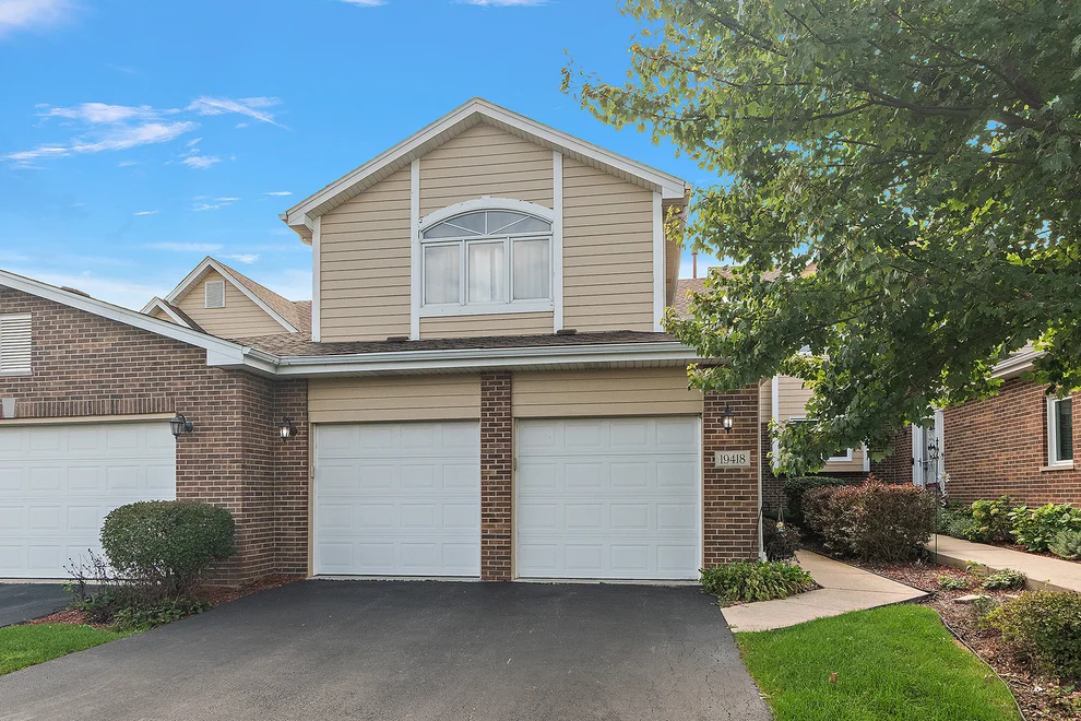 Unit for sale at 19418 Cranfield Lane, Tinley Park, IL 60487