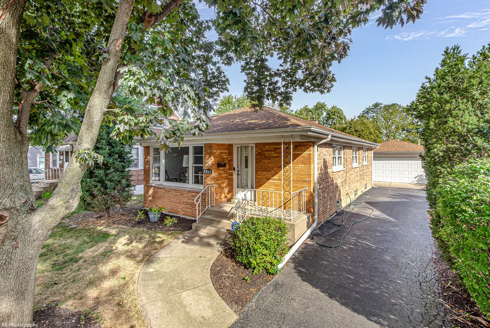 Unit for sale at 5262 Alexander Place, Oak Lawn, IL 60453