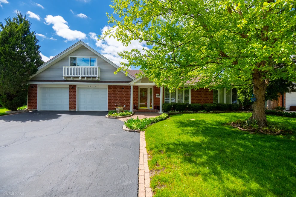 Unit for sale at 1720 N CHESTNUT Avenue, Arlington Heights, IL 60004