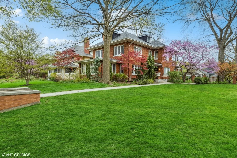 Unit for sale at 318 N East Avenue, Oak Park, IL 60302