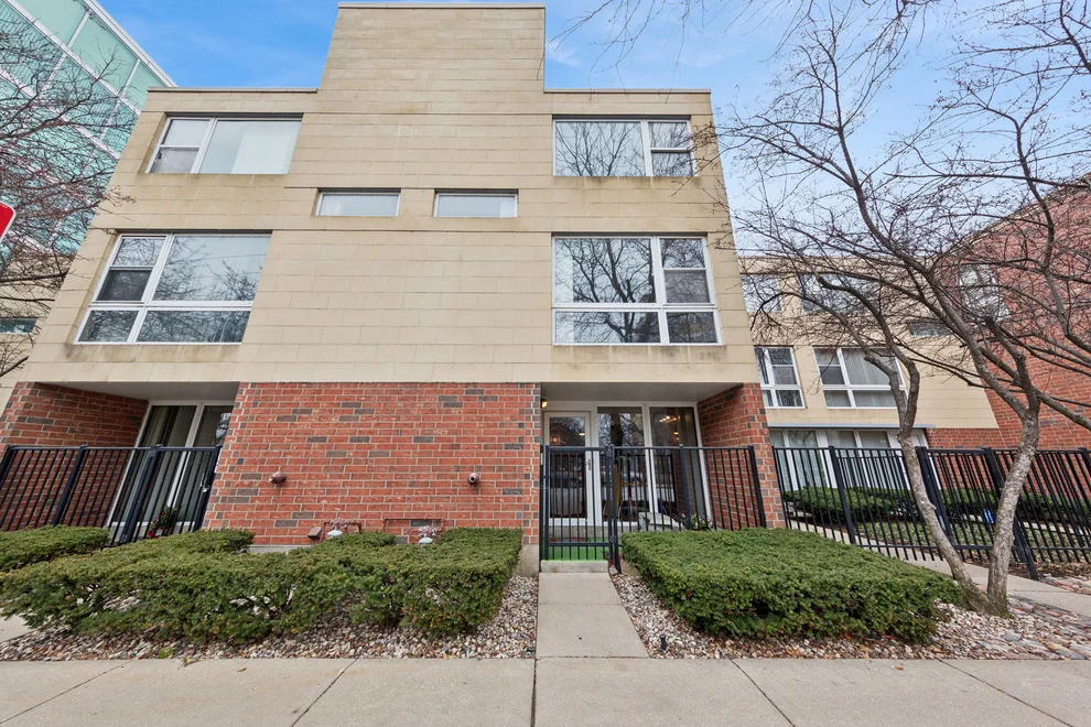 Unit for sale at 3123 S Michigan Avenue, Chicago, IL 60616