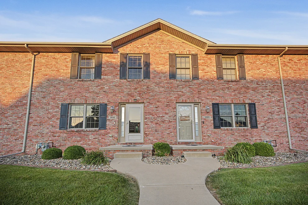 Unit for sale at 1820 Glenbridge Road, Bloomington, IL 61704