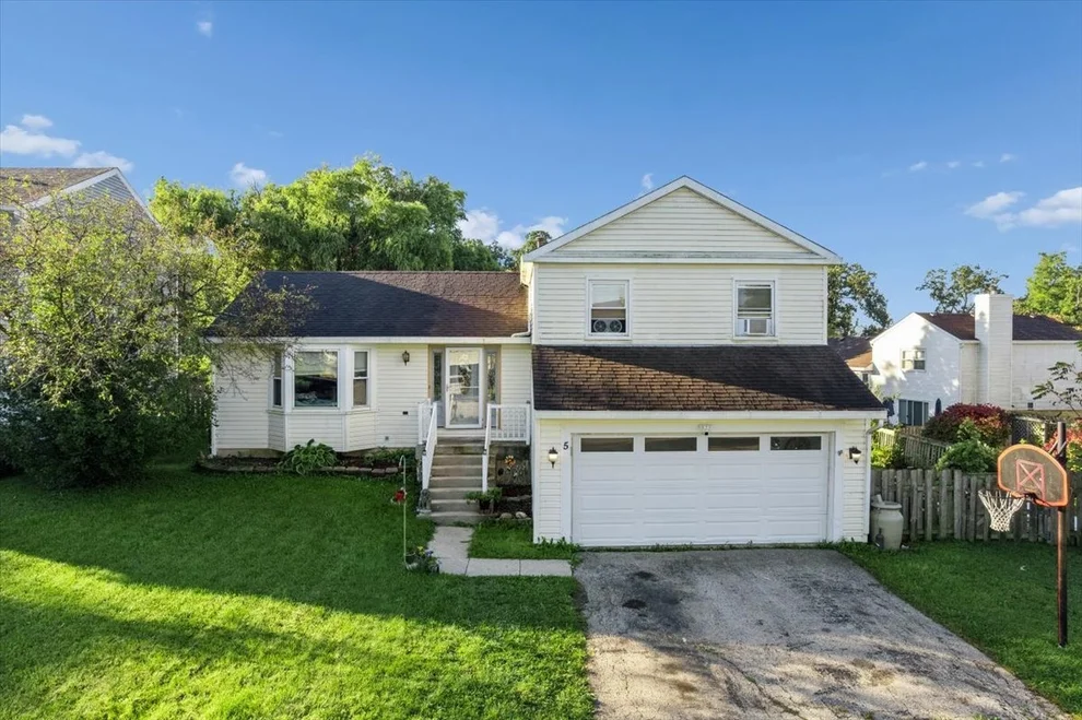 Unit for sale at 5 Sheffield Court, Streamwood, IL 60107