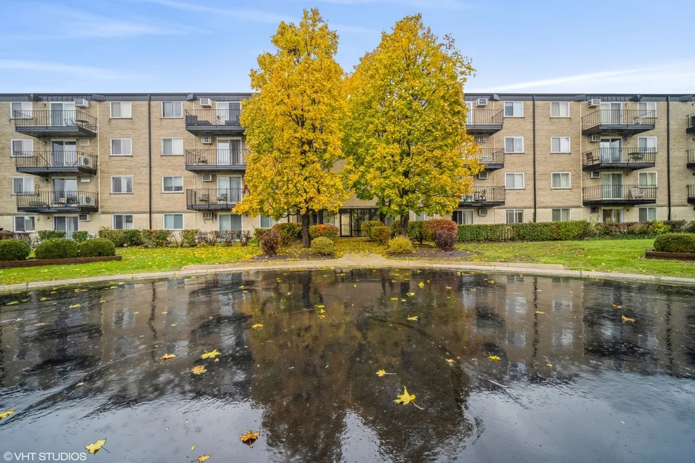 Unit for sale at 2420 E Brandenberry Court, Arlington Heights, IL 60004