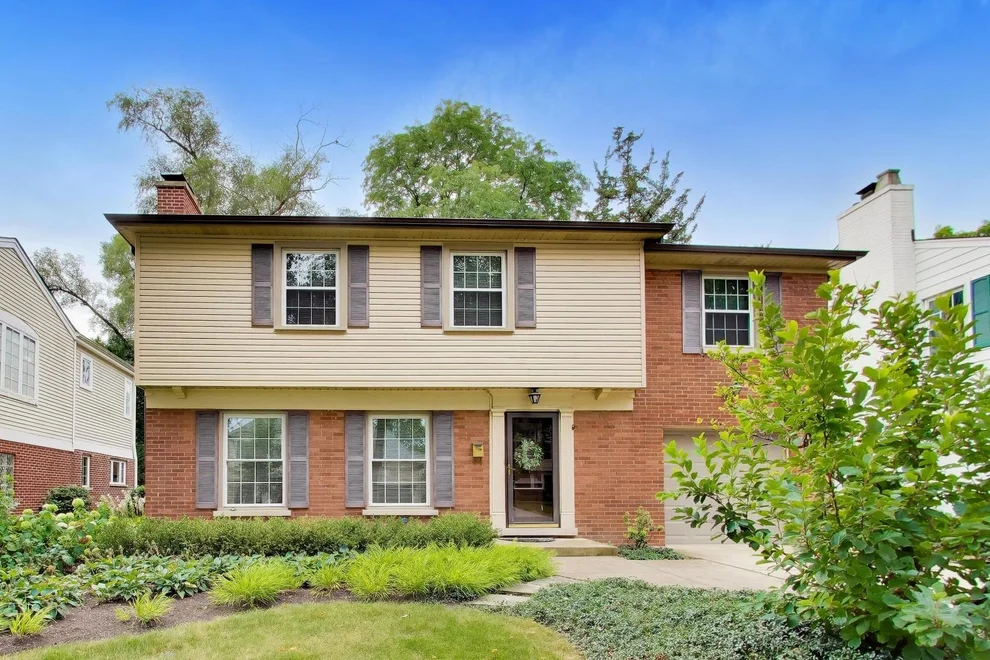 Unit for sale at 412 S Banbury Road, Arlington Heights, IL 60005