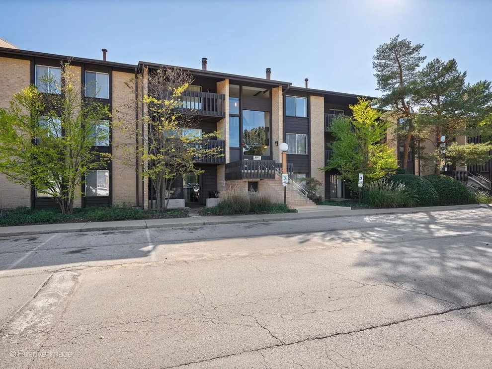 Unit for sale at 6177 KNOLL WOOD Road, Willowbrook, IL 60527