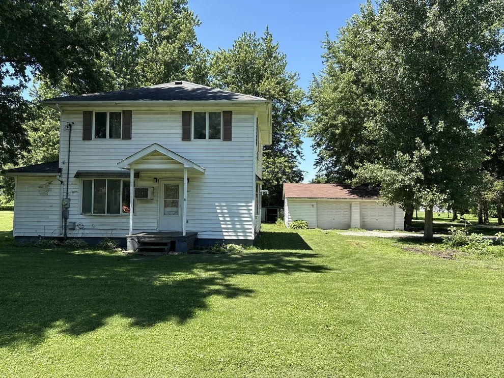 Unit for sale at 410 N First Street, Bellflower, IL 61724