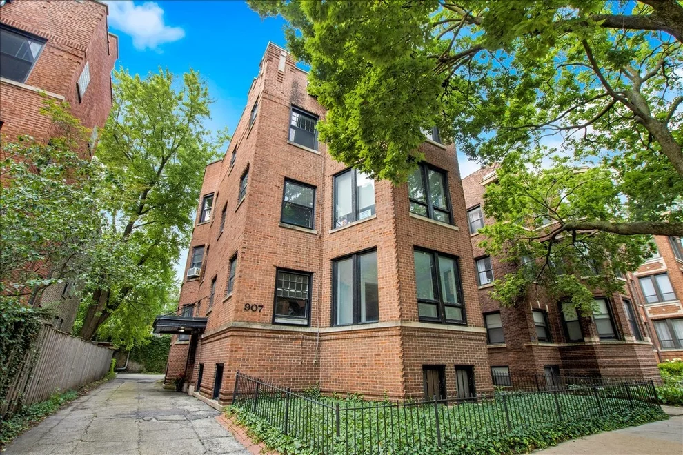 Unit for sale at 907 W Ainslie Street, Chicago, IL 60640