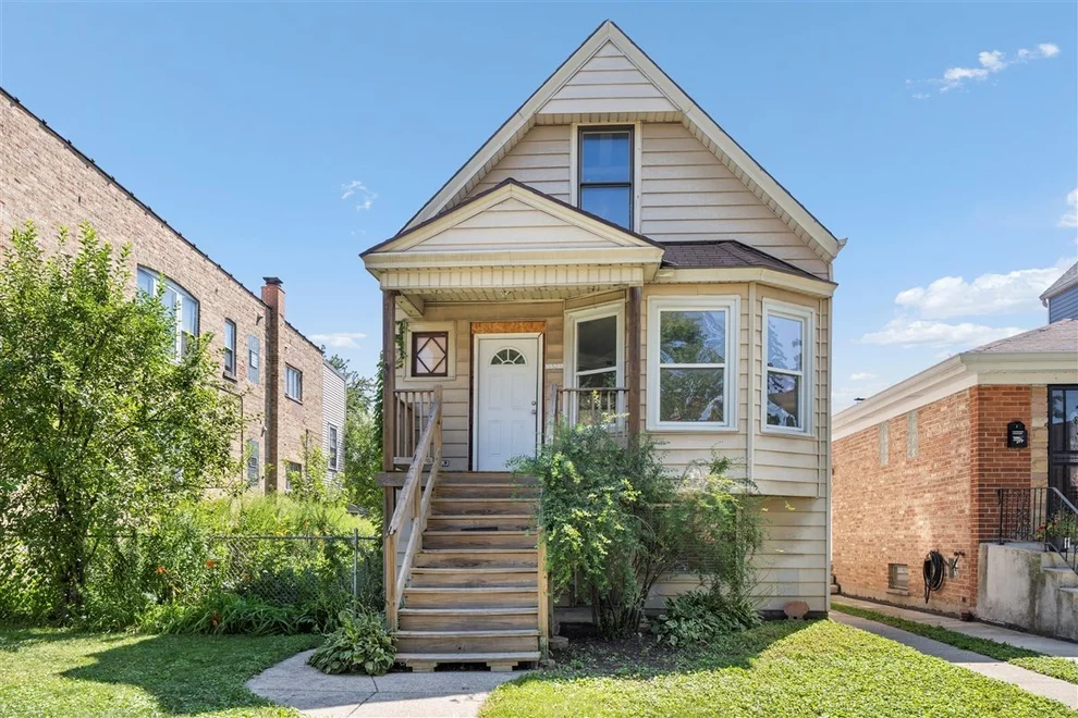 Unit for sale at 3323 N Hamlin Avenue, Chicago, IL 60618