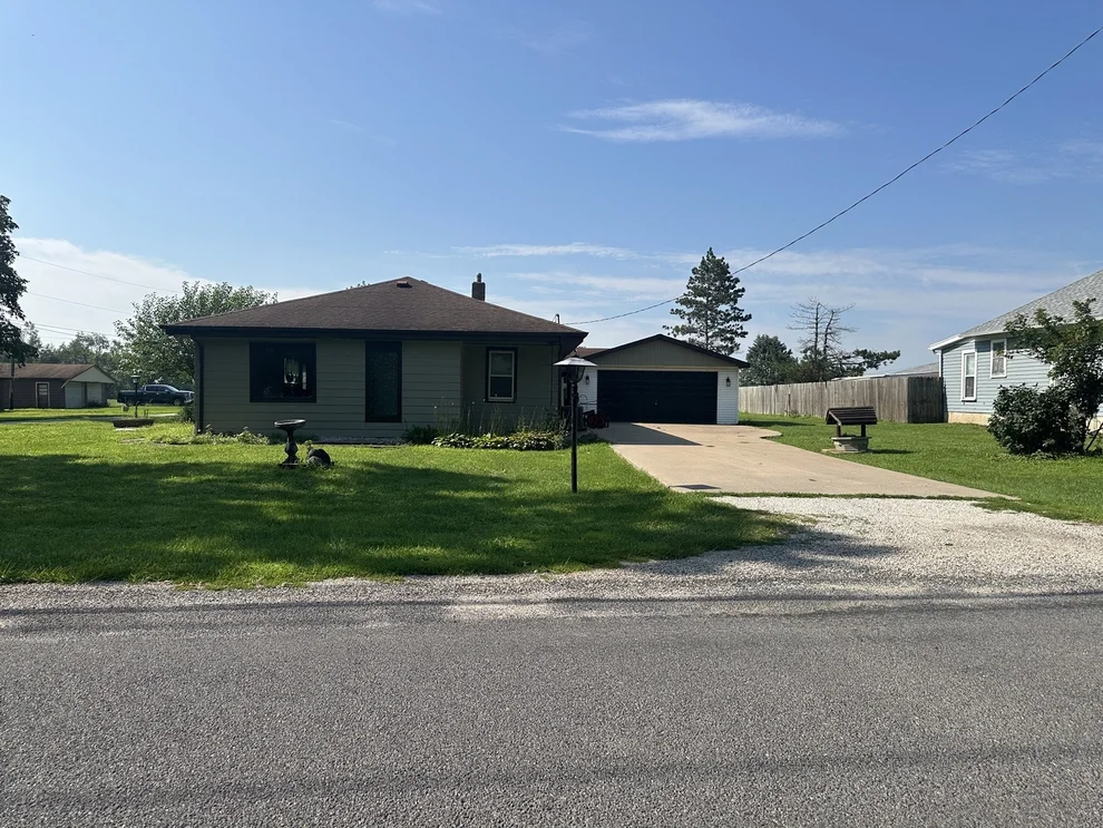Unit for sale at 415 W Livingston Road, Streator, IL 61364
