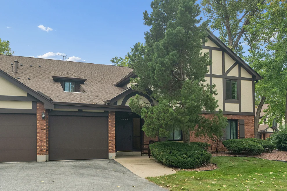 Unit for sale at 8225 Juniper Court, Palos Hills, IL 60465