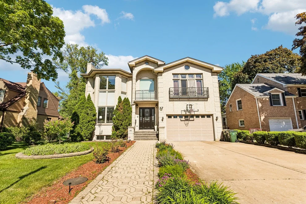 Unit for sale at 6843 N Kilpatrick Avenue, Lincolnwood, IL 60712