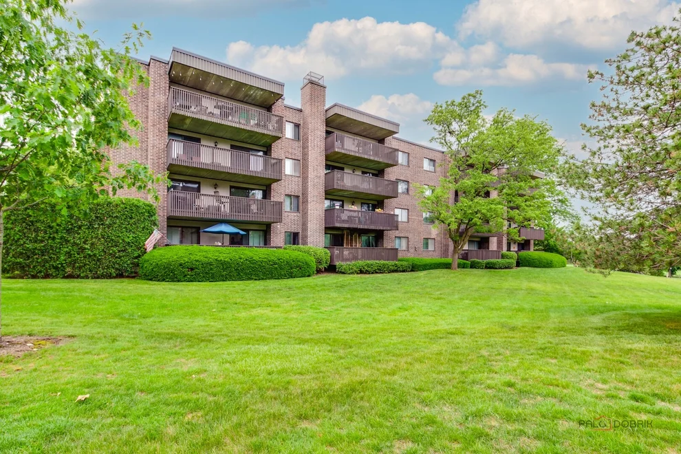 Unit for sale at 917 Vose Drive, Gurnee, IL 60031