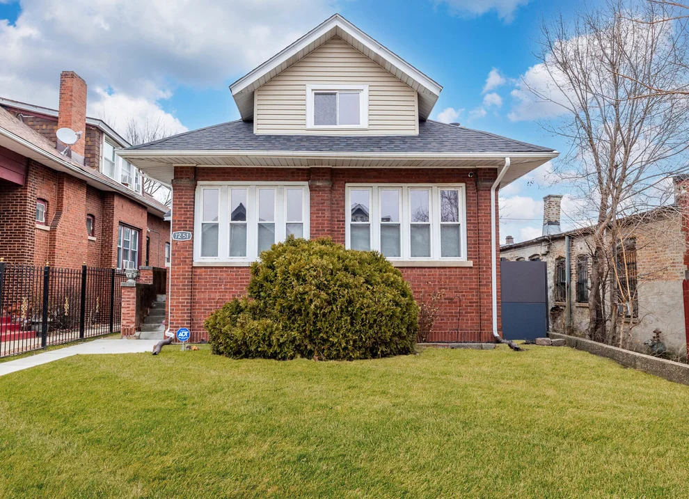 Unit for sale at 7251 S Paxton Avenue, Chicago, IL 60649
