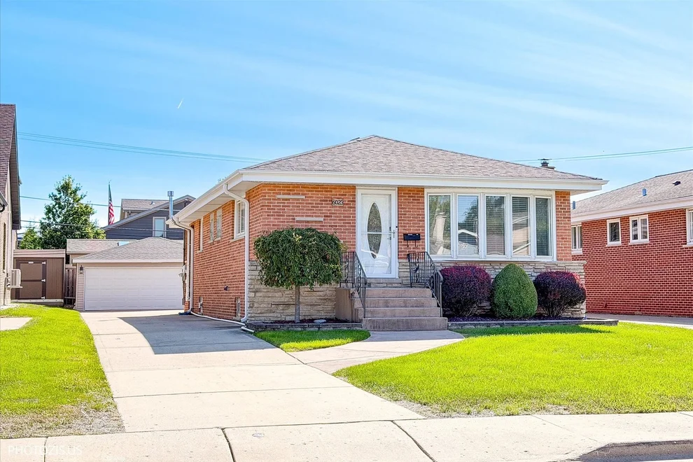 Unit for sale at 6023 N Emerson Street, Rosemont, IL 60018