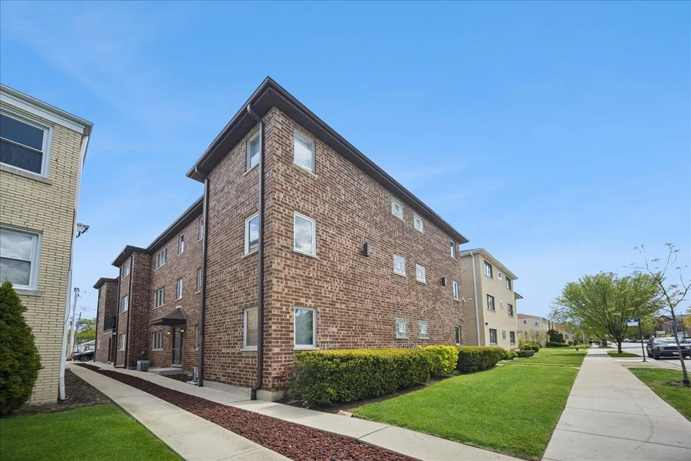 Unit for sale at 6625 N Northwest Highway, Chicago, IL 60631