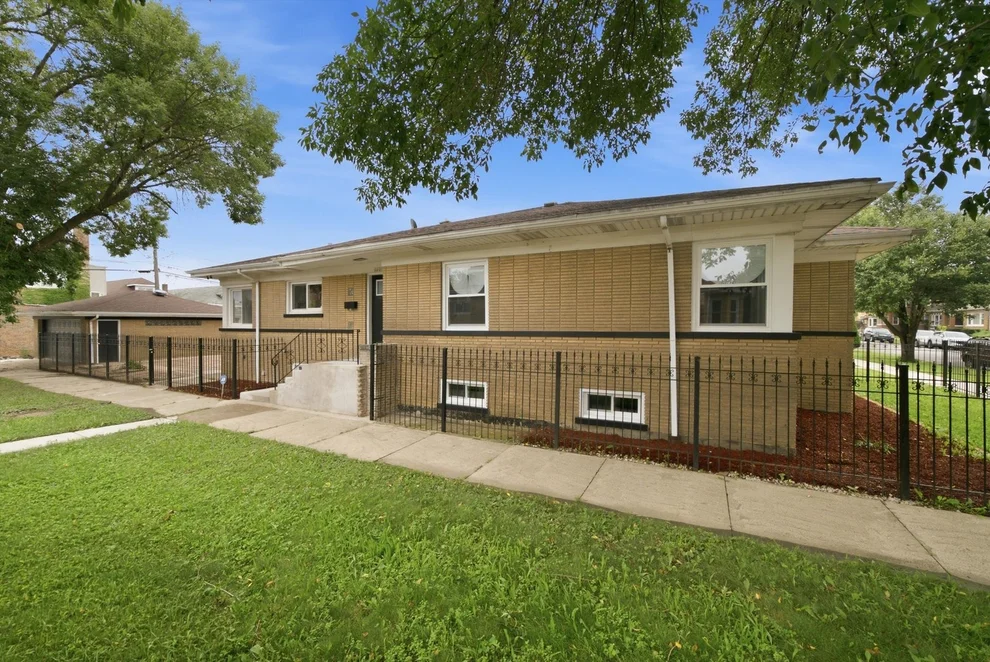Unit for sale at 6601 S Francisco Avenue, Chicago, IL 60629