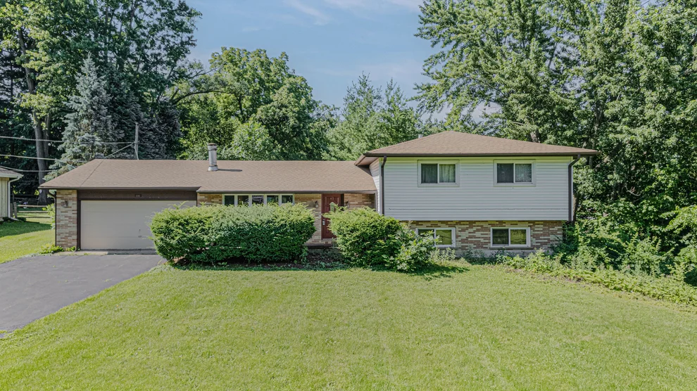 Unit for sale at 23313 W Hillcrest Drive, Lake Zurich, IL 60047