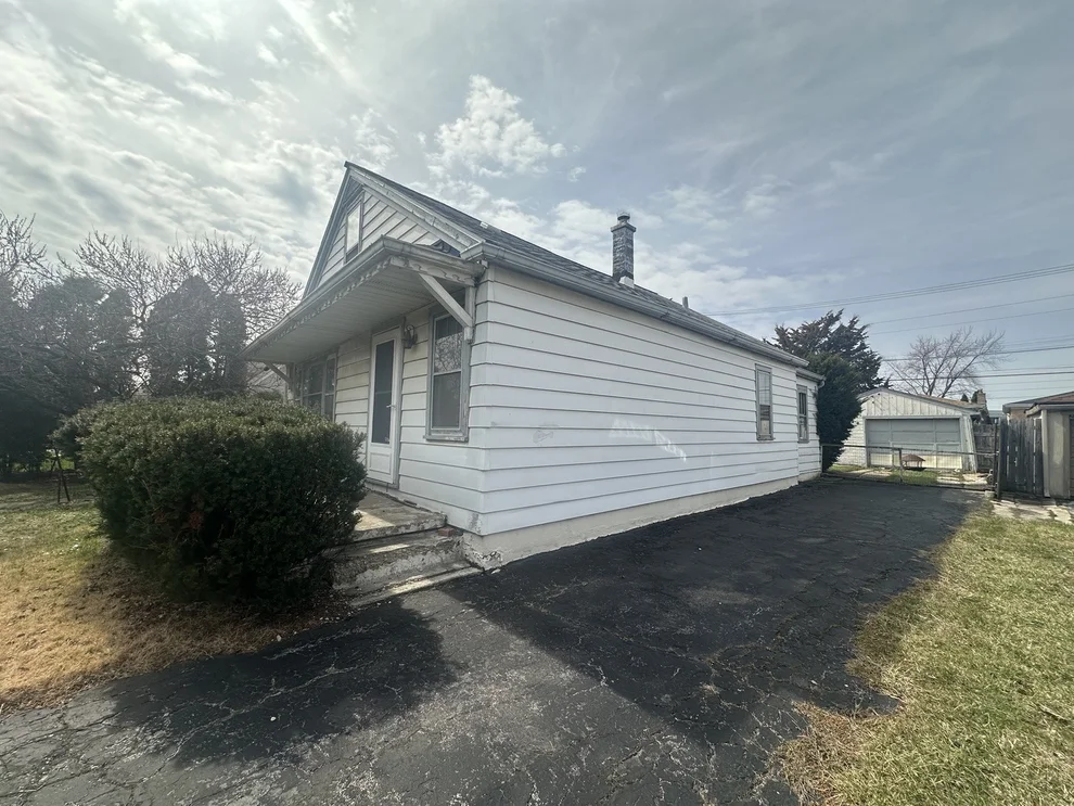 Unit for sale at 7712 New Castle Avenue, Burbank, IL 60459