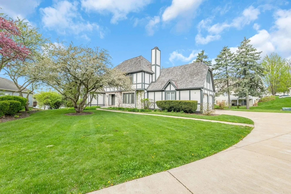 Unit for sale at 8 Heaton Court, Sugar Grove, IL 60554