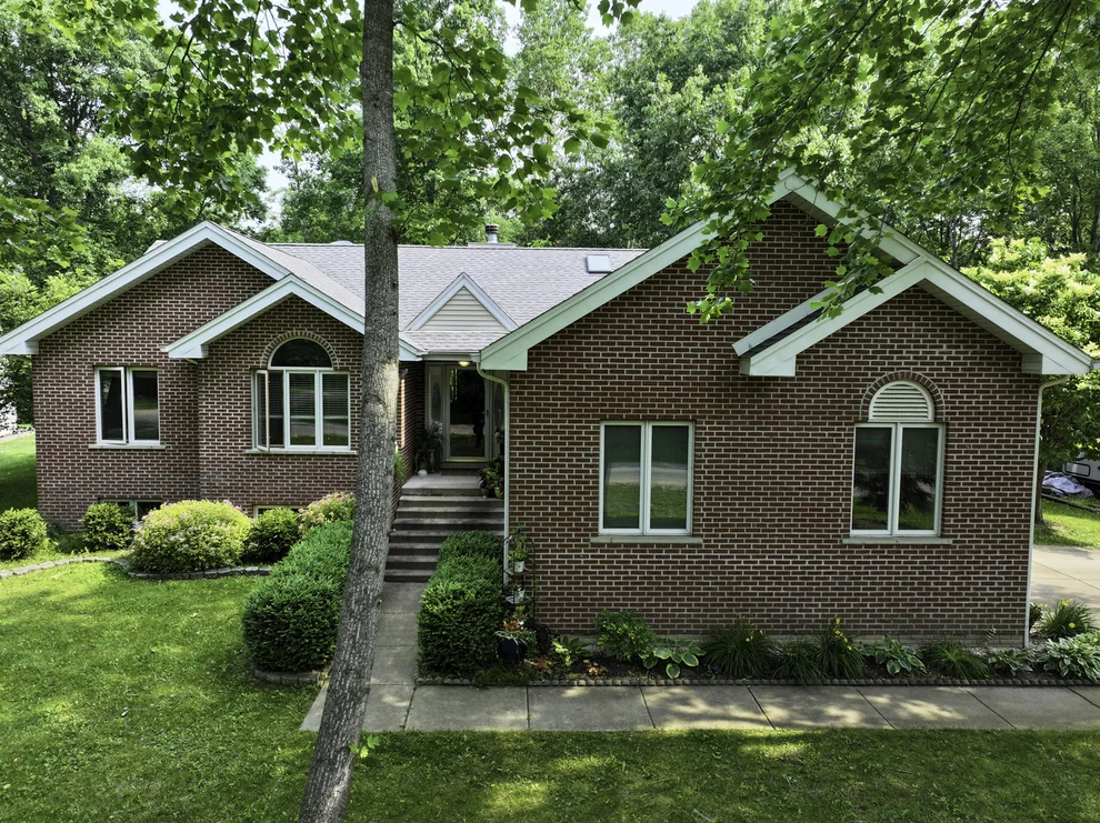 Unit for sale at 3 Wood Drive, Putnam, IL 61560