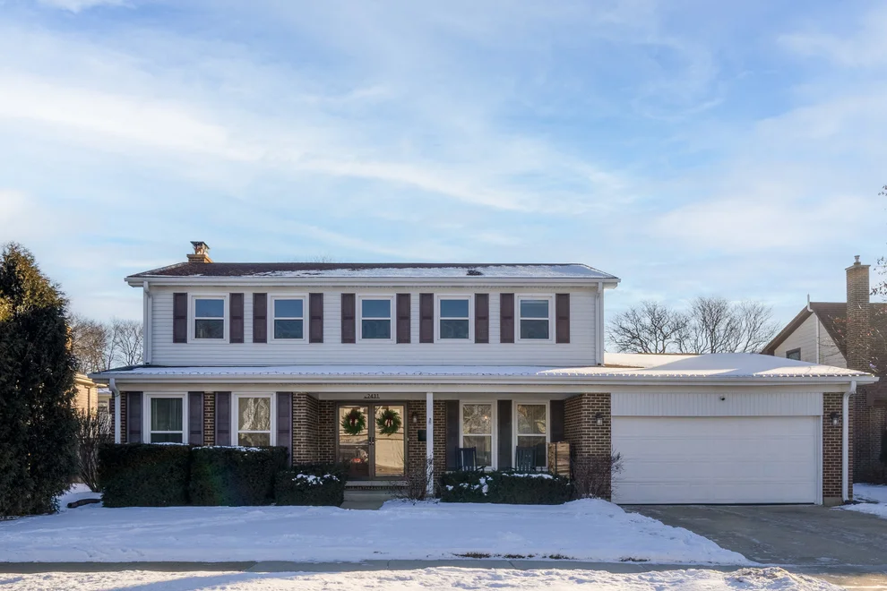 Unit for sale at 2431 N Drury Lane, Arlington Heights, IL 60004