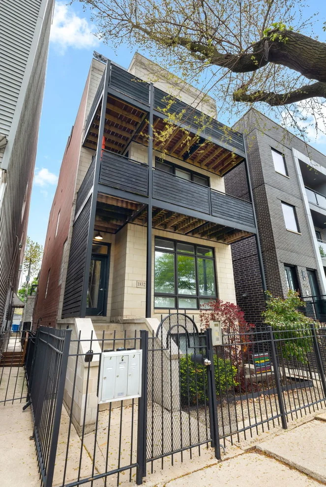 Unit for sale at 1832 N Rockwell Street, Chicago, IL 60647