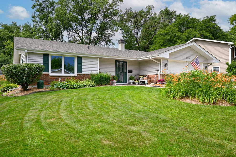 Unit for sale at 21W715 Glen Valley Drive, Glen Ellyn, IL 60137