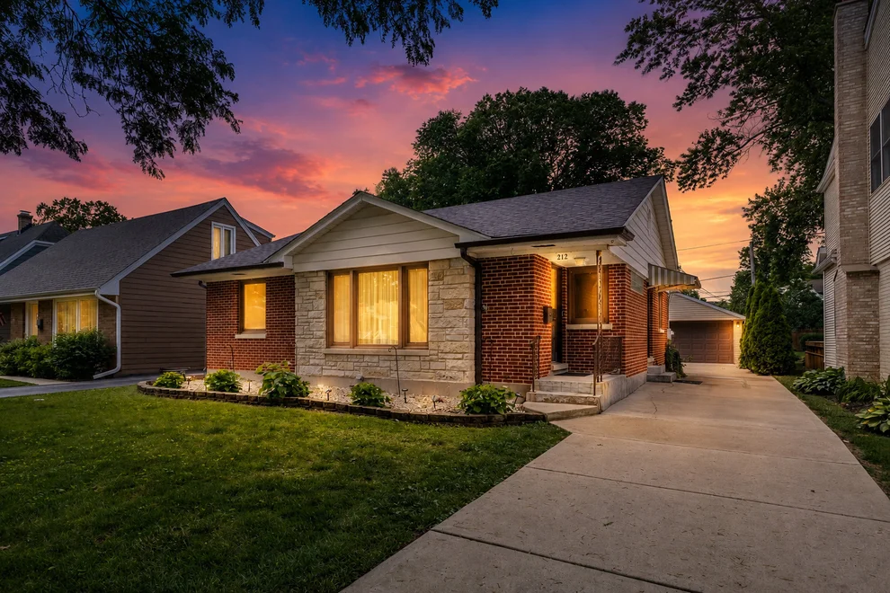 Unit for sale at 212 S Hi Lusi Avenue, Mount Prospect, IL 60056