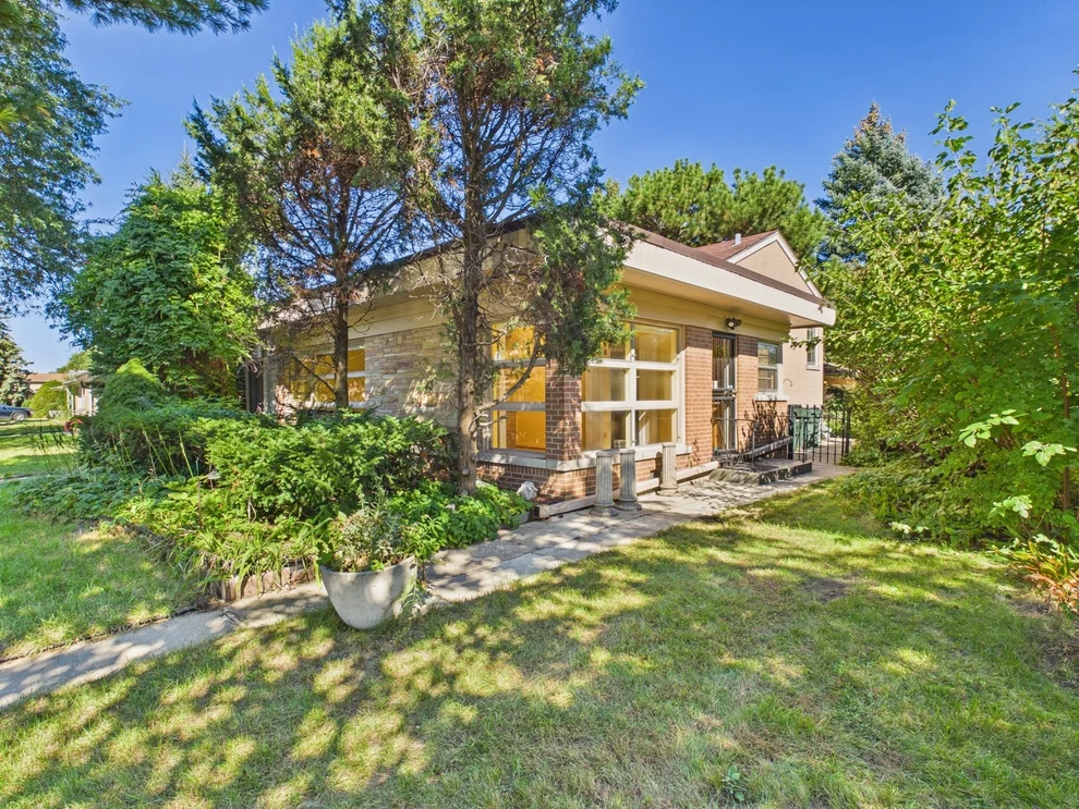 Unit for sale at 7307 N Karlov Avenue, Lincolnwood, IL 60712